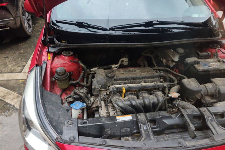 Used Hyundai Verna (older generation) 2014 1.4L Manual Smart GLS Trim Engine Bay Right