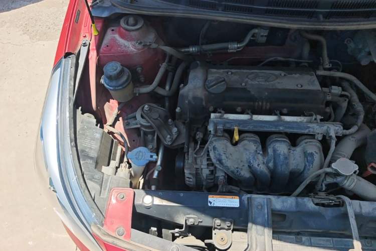Used Hyundai Verna (older generation) 2014 1.4L Automatic Leading-Edge GLX Engine Bay Right