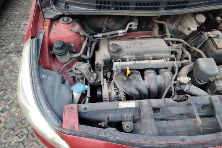 Used Hyundai Verna (older generation) 2014 1.4L Manual Smart GLS Trim Engine Bay Right