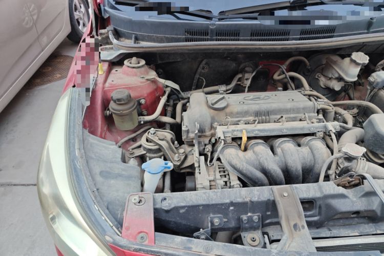 Used Hyundai Verna (older generation) 2014 1.4L Manual Smart GLS Trim Engine Bay Right