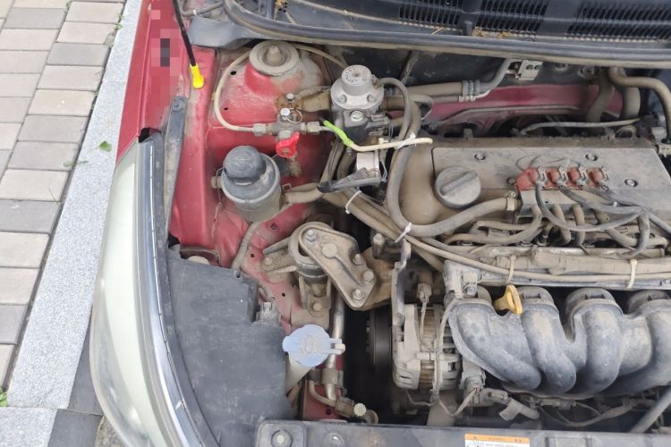 Used Hyundai Verna (older generation) 2014 1.4L Manual Smart GLS Trim Engine Bay Right