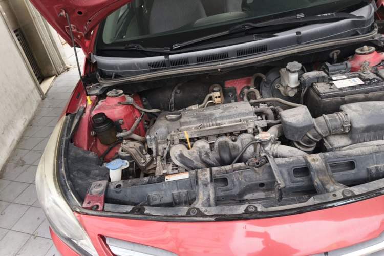 Used Hyundai Verna (older generation) 2014 1.4L Manual Smart GLS Trim Engine Bay Right