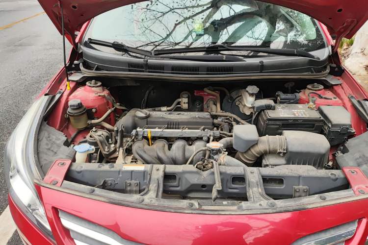 Used Hyundai Verna (older generation) 2014 1.4L Manual Smart GLS Trim Engine Bay Right