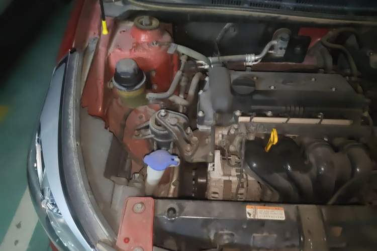 Used Hyundai Verna (older generation) 2014 1.4L Automatic Leading-Edge GLX Engine Bay Right