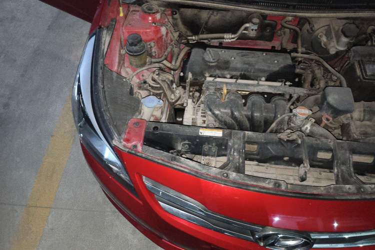 Used Hyundai Verna (older generation) 2014 1.4L Automatic Smart GLS Engine Bay Right
