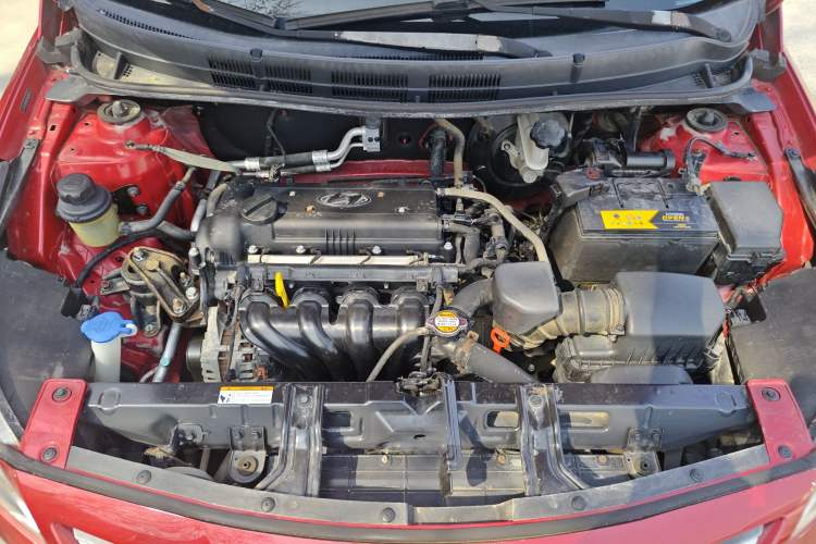 Used Hyundai Verna (older generation) 2014 1.4L Automatic Smart GLS Engine Bay