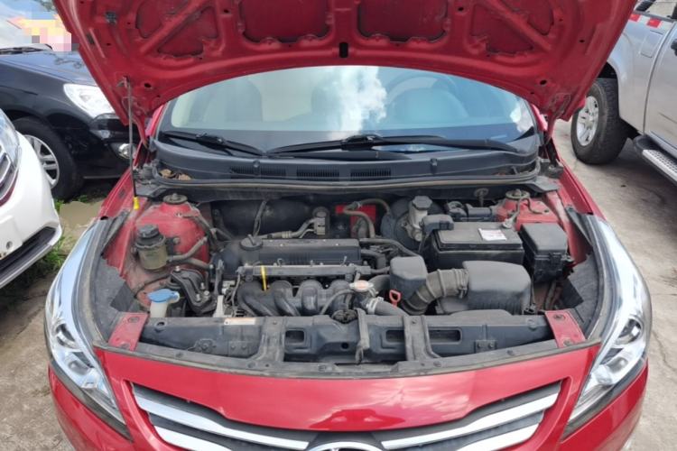 Used Hyundai Verna (older generation) 2014 1.4L Automatic Leading-Edge GLX Engine Bay