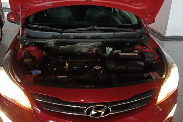 Used Hyundai Verna (older generation) 2014 1.4L Manual Smart GLS Trim Engine Bay