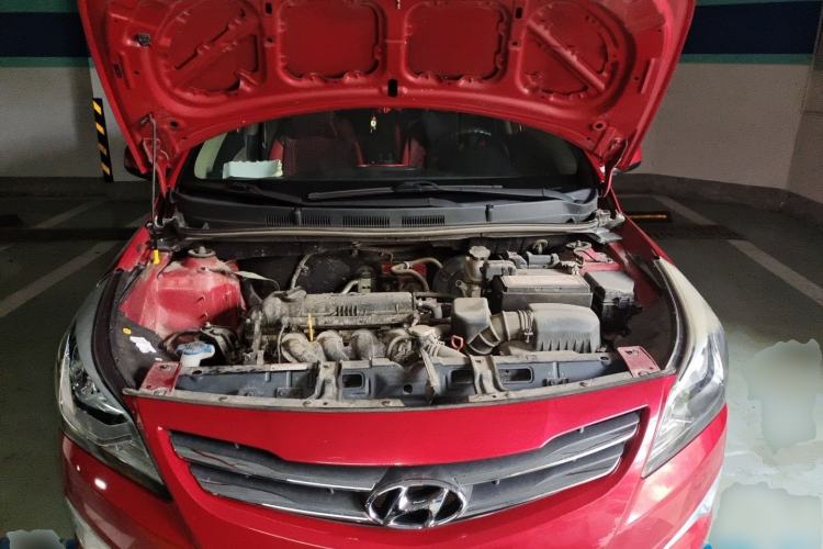 Used Hyundai Verna (older generation) 2014 1.4L Automatic Smart GLS Engine Bay