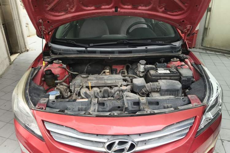 Used Hyundai Verna (older generation) 2014 1.4L Manual Smart GLS Trim Engine Bay