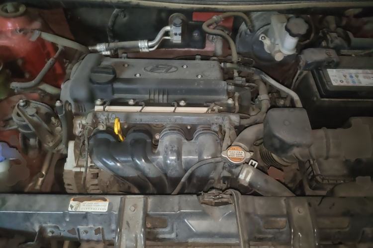 Used Hyundai Verna (older generation) 2014 1.4L Automatic Leading-Edge GLX Engine Bay