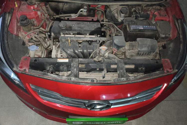 Used Hyundai Verna (older generation) 2014 1.4L Automatic Smart GLS Engine Bay