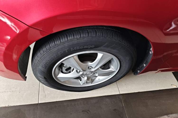 Used Hyundai Verna (older generation) 2014 1.4L Automatic Smart GLS Exterior 2