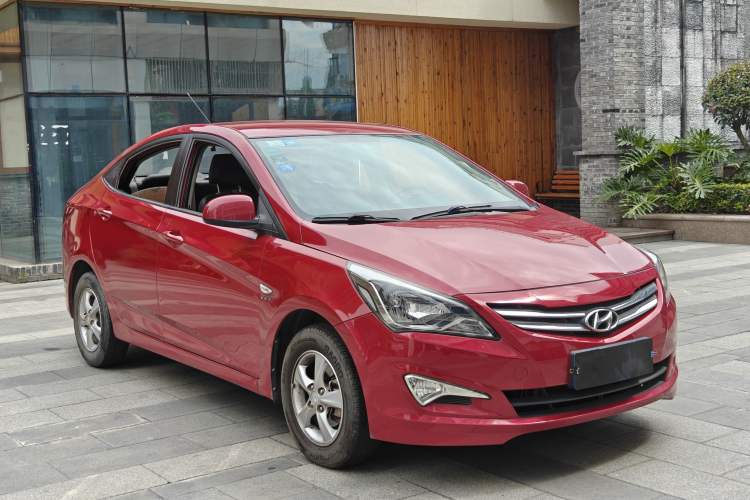 Used Hyundai Verna (older generation) 2014 1.4L Automatic Smart GLS Exterior 2