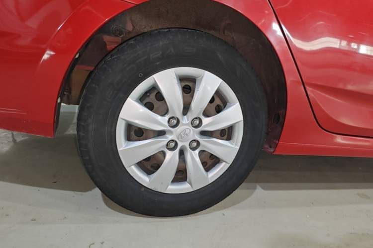 Used Hyundai Verna (older generation) 2014 1.4L Manual Smart GLS Trim Exterior 5