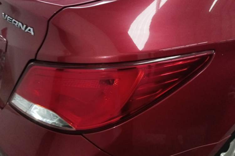 Used Hyundai Verna (older generation) 2014 1.4L Automatic Smart GLS Exterior 6