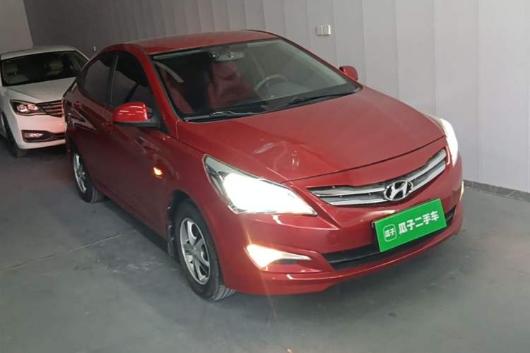 Used Hyundai Verna (older generation) 2014 1.4L Automatic Smart GLS Front Right 45 Deg