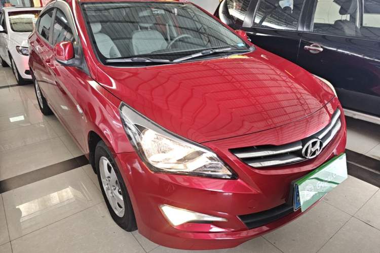 Used Hyundai Verna (older generation) 2014 1.4L Automatic Smart GLS Front Right 45 Deg