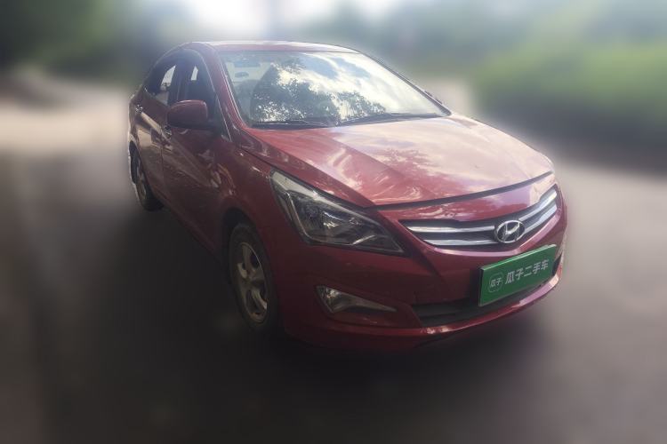 Used Hyundai Verna (older generation) 2014 1.4L Manual Smart GLS Trim Front Right 45 Deg