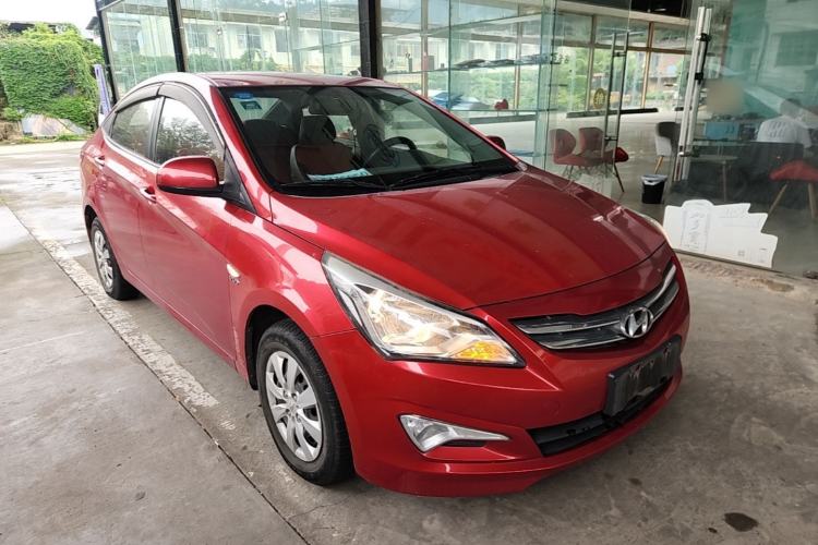 Used Hyundai Verna (older generation) 2014 1.4L Manual Smart GLS Trim Front Right 45 Deg
