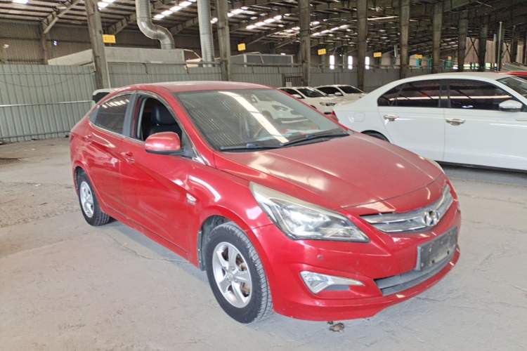 Used Hyundai Verna (older generation) 2014 1.4L Automatic Smart GLS Front Right 45 Deg