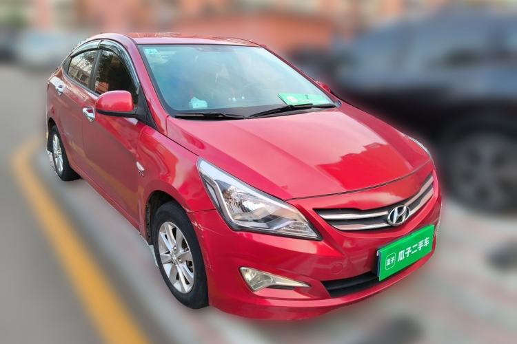 Used Hyundai Verna (older generation) 2014 1.4L Manual Smart GLS Trim Front Right 45 Deg