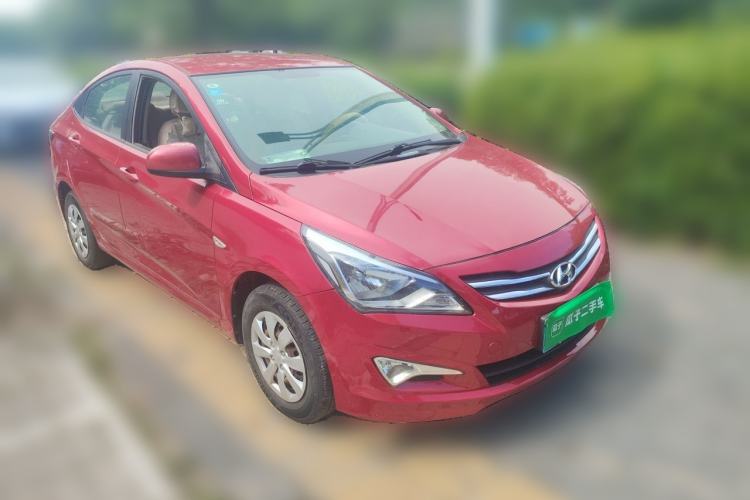 Used Hyundai Verna (older generation) 2014 1.4L Manual Smart GLS Trim Front Right 45 Deg
