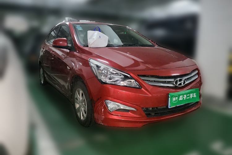 Used Hyundai Verna (older generation) 2014 1.4L Manual Smart GLS Trim Front Right 45 Deg