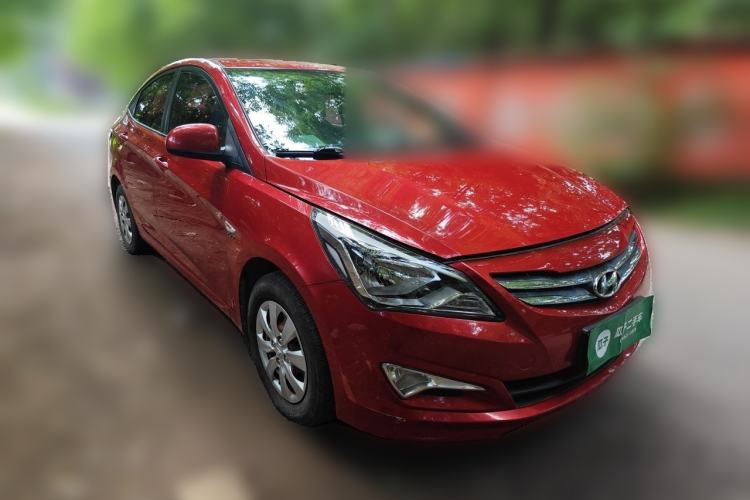 Used Hyundai Verna (older generation) 2014 1.4L Manual Smart GLS Trim Front Right 45 Deg