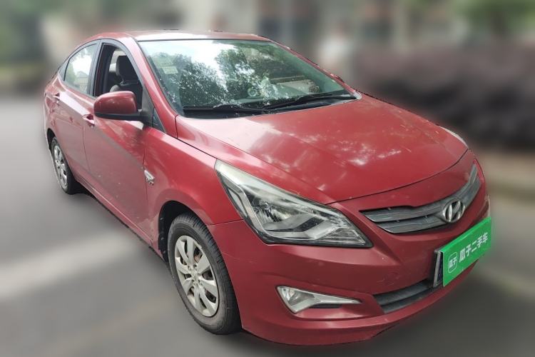 Used Hyundai Verna (older generation) 2014 1.4L Manual Smart GLS Trim Front Right 45 Deg