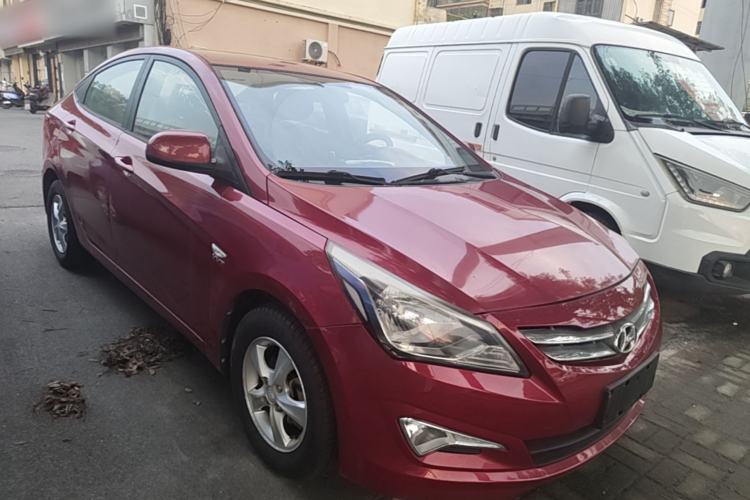 Used Hyundai Verna (older generation) 2014 1.4L Automatic Smart GLS Front Right 45 Deg