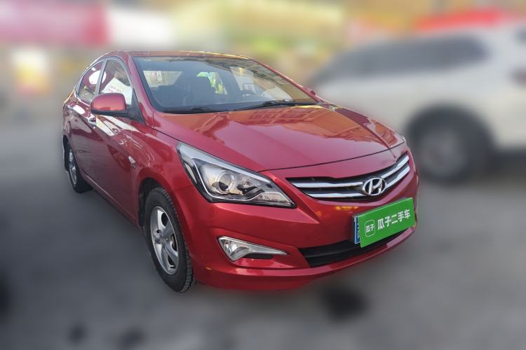 Used Hyundai Verna (older generation) 2014 1.4L Automatic Leading-Edge GLX Front Right 45 Deg