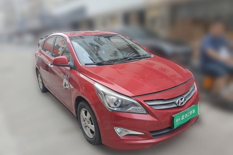 Used Hyundai Verna (older generation) 2014 1.4L Automatic Leading-Edge GLX Front Right 45 Deg