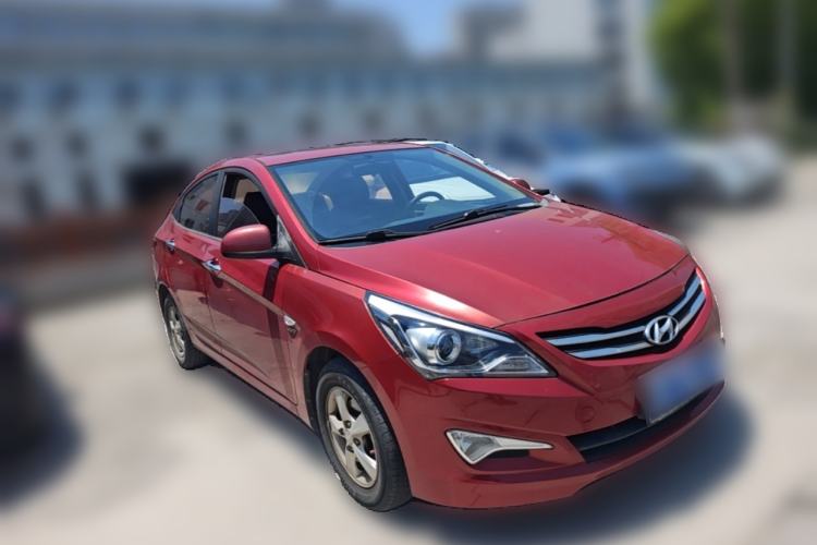 Used Hyundai Verna (older generation) 2014 1.4L Automatic Leading-Edge GLX Front Right 45 Deg