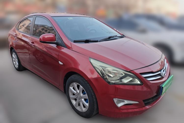 Used Hyundai Verna (older generation) 2014 1.4L Manual Smart GLS Trim Front Right 45 Deg