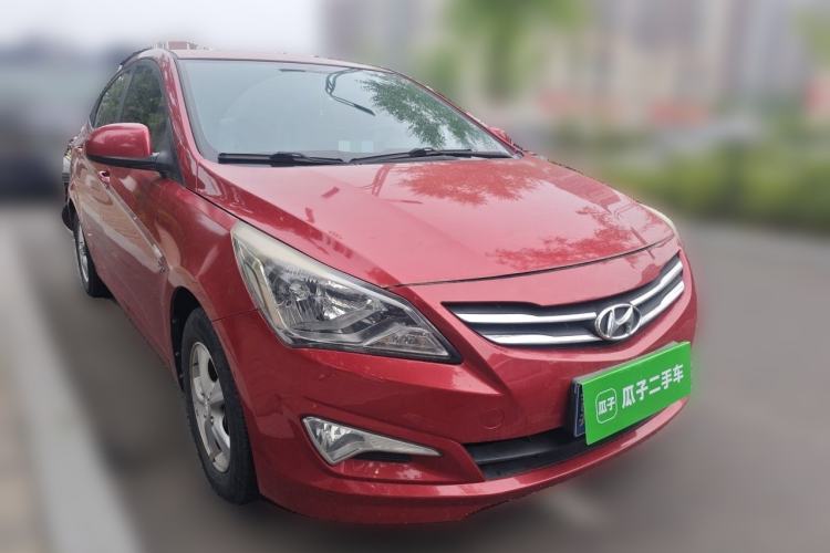 Used Hyundai Verna (older generation) 2014 1.4L Manual Smart GLS Trim Front Right 45 Deg