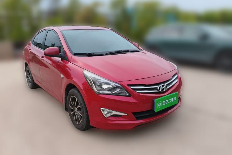 Used Hyundai Verna (older generation) 2014 1.4L Manual Smart GLS Trim Front Right 45 Deg