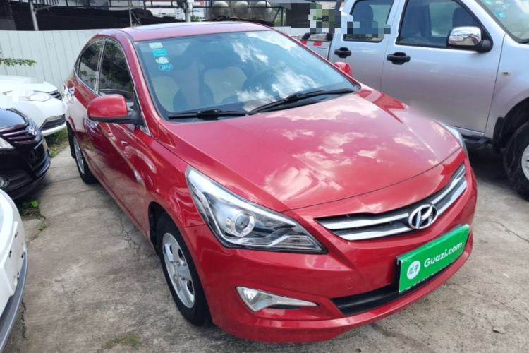 Used Hyundai Verna (older generation) 2014 1.4L Automatic Leading-Edge GLX Front Right 45 Deg
