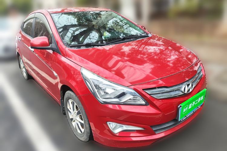 Used Hyundai Verna (older generation) 2014 1.4L Manual Smart GLS Trim Front Right 45 Deg
