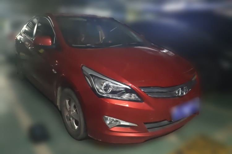 Used Hyundai Verna (older generation) 2014 1.4L Automatic Leading-Edge GLX Front Right 45 Deg