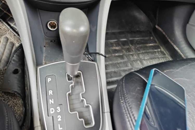 Used Hyundai Verna (older generation) 2014 1.4L Automatic Smart GLS Gear Lever
