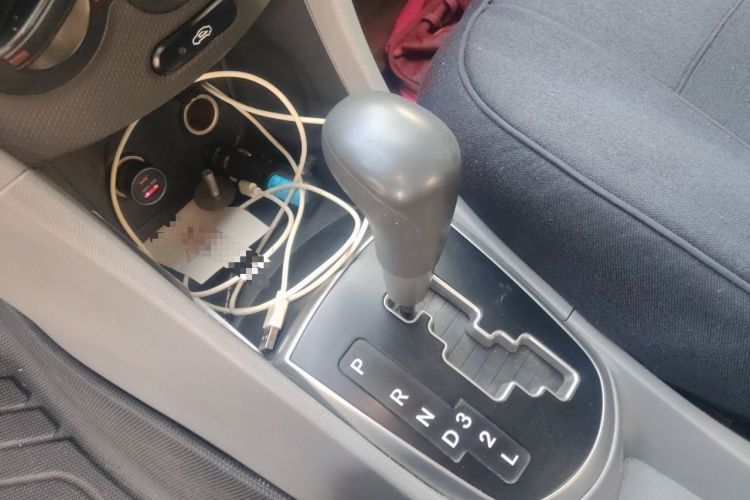 Used Hyundai Verna (older generation) 2014 1.4L Automatic Smart GLS Gear Lever