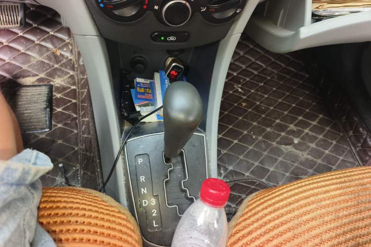 Used Hyundai Verna (older generation) 2014 1.4L Automatic Smart GLS Gear Lever