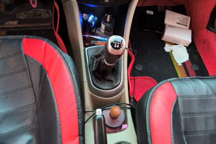 Used Hyundai Verna (older generation) 2014 1.4L Manual Smart GLS Trim Gear Lever
