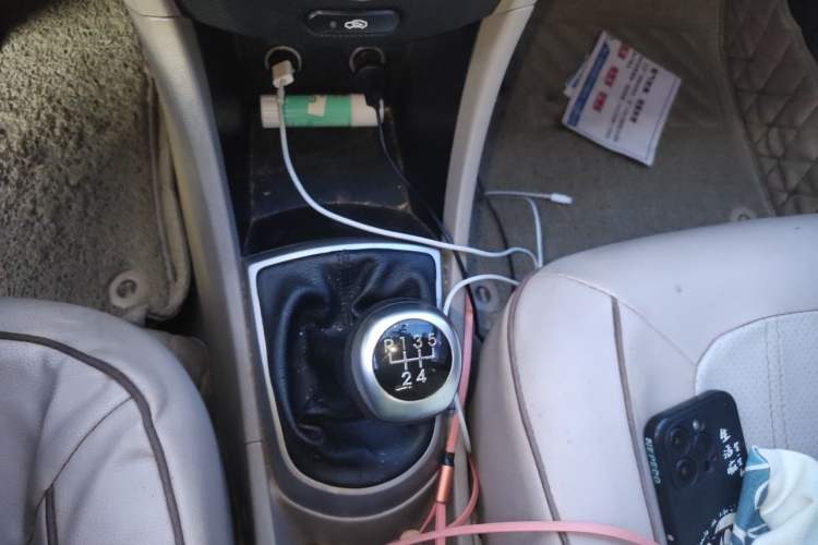 Used Hyundai Verna (older generation) 2014 1.4L Manual Smart GLS Trim Gear Lever