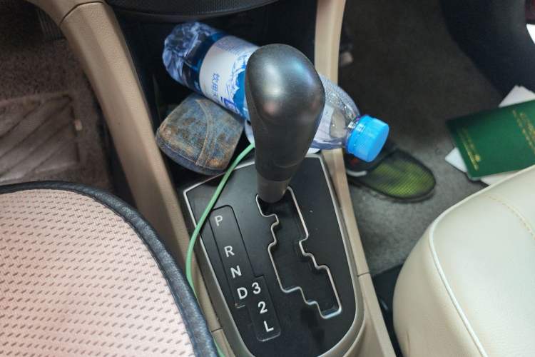 Used Hyundai Verna (older generation) 2014 1.4L Automatic Smart GLS Gear Lever