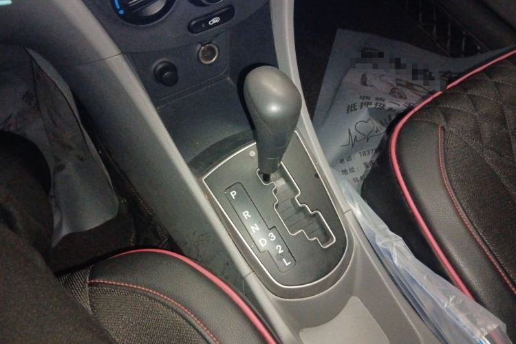 Used Hyundai Verna (older generation) 2014 1.4L Automatic Smart GLS Gear Lever