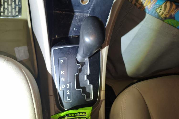 Used Hyundai Verna (older generation) 2014 1.4L Automatic Smart GLS Gear Lever
