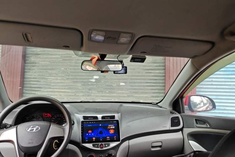 Used Hyundai Verna (older generation) 2014 1.4L Automatic Smart GLS Headliner