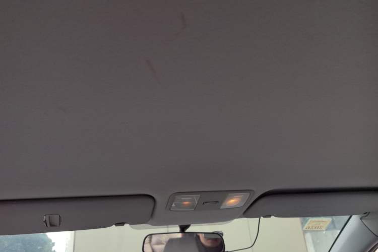 Used Hyundai Verna (older generation) 2014 1.4L Automatic Fashion GS Model Headliner